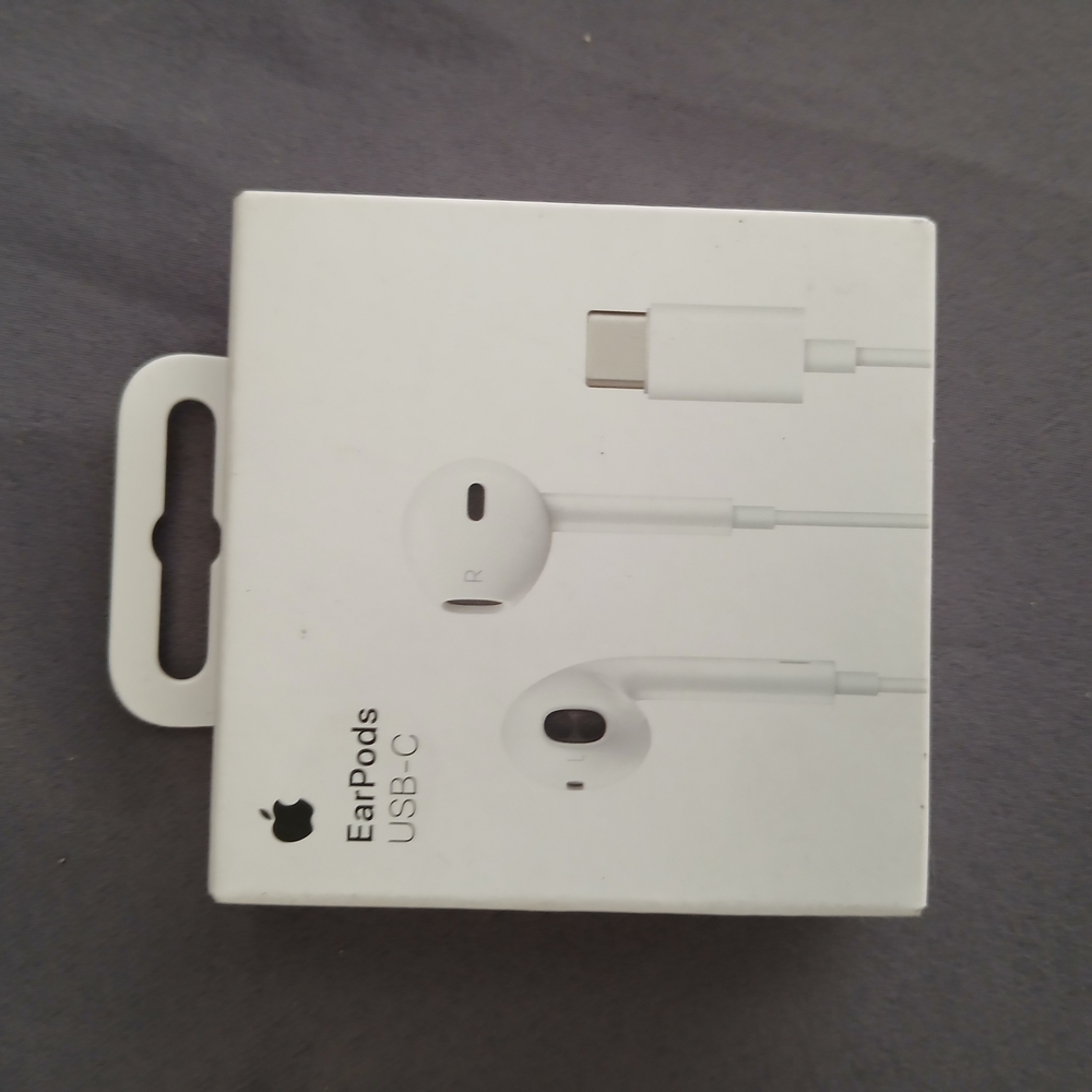 Apple EarPods with USB-C Connector